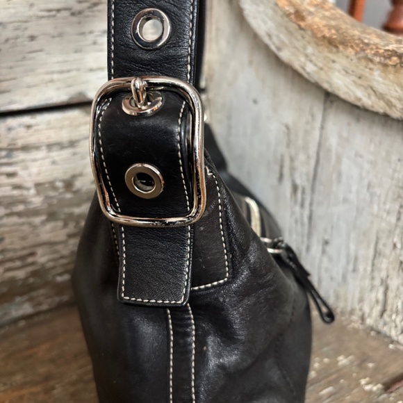 Coach Woman’s Shoulder Zip Closure Hobo Purse Black H0678-F01417 - Picture 2 of 11